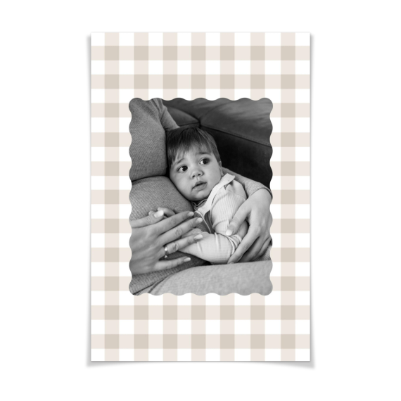 Scalloped Gingham Frame