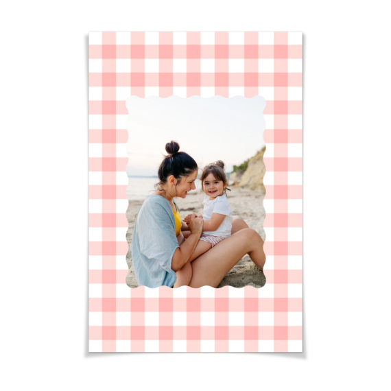 Scalloped Gingham Frame