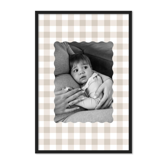 Scalloped Gingham Frame