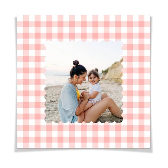 Scalloped Gingham Frame