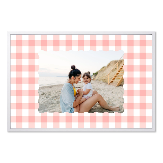 Scalloped Gingham Frame