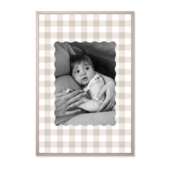Scalloped Gingham Frame