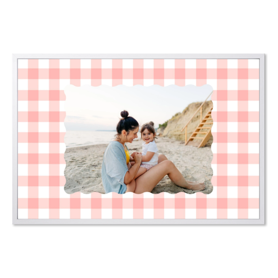 Scalloped Gingham Frame