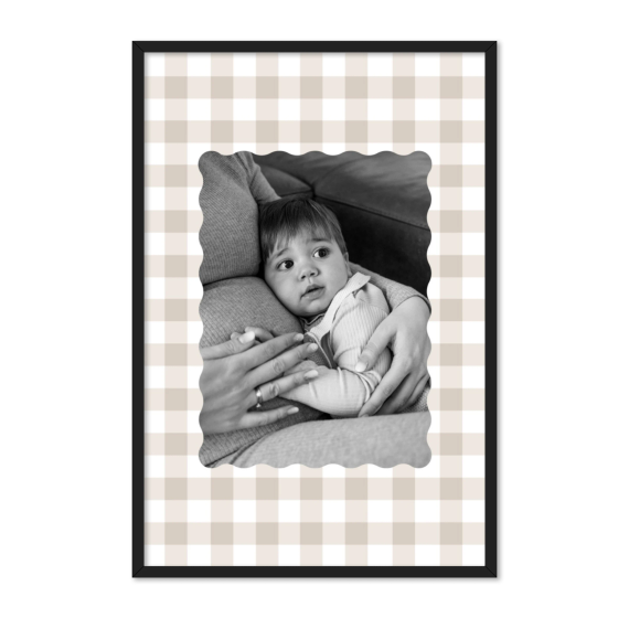 Scalloped Gingham Frame