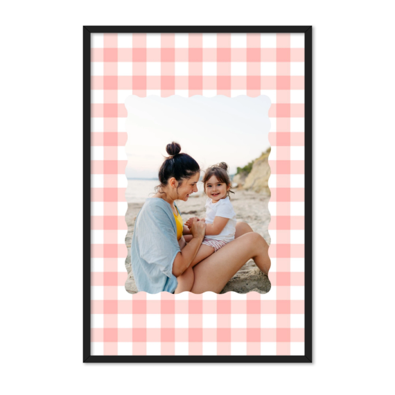 Scalloped Gingham Frame