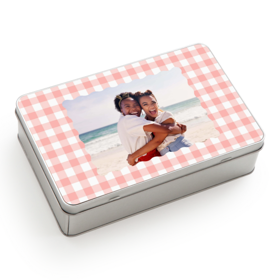 Scalloped Gingham Frame