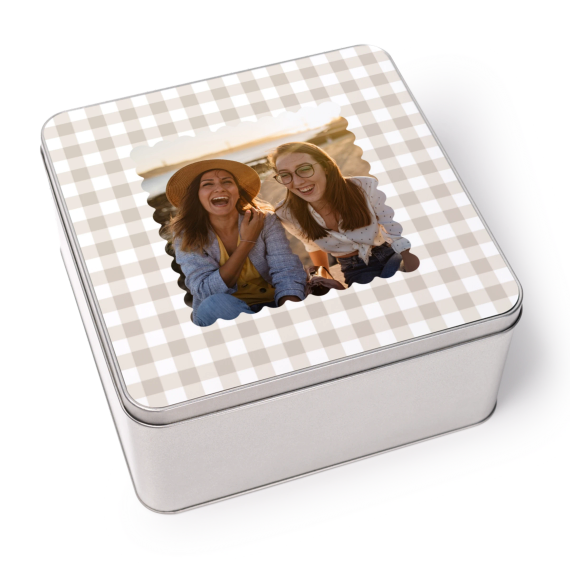 Scalloped Gingham Frame Scalloped Gingham Frame