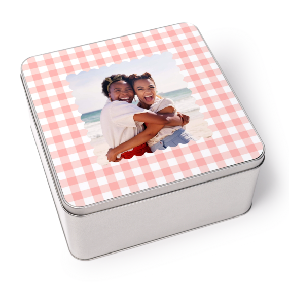 Scalloped Gingham Frame Scalloped Gingham Frame