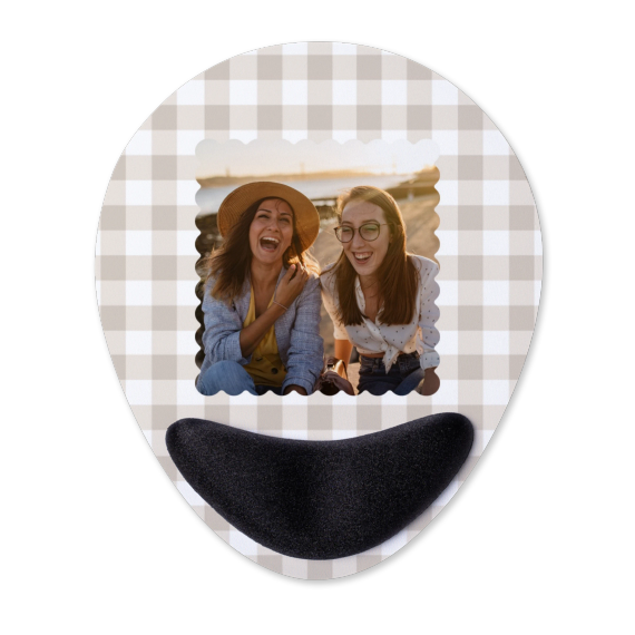 Scalloped Gingham Frame