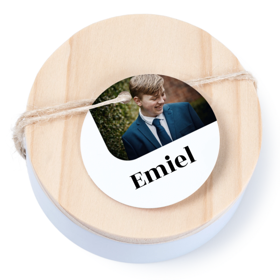 Geschenkdose mit graviertem Holzdeckel und runden Stickern- 12 Stk. Geschenkdose mit graviertem Holzdeckel und runden Stickern- 12 Stk.